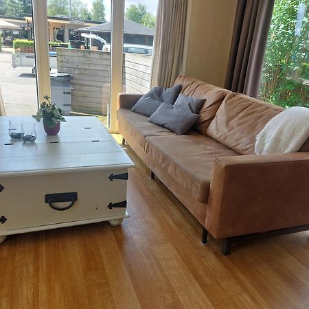 Ruim Familie Chalet Tot 4 Personen Op De Veluwe Bungalowpark De Kern Putten Eksteriør billede
