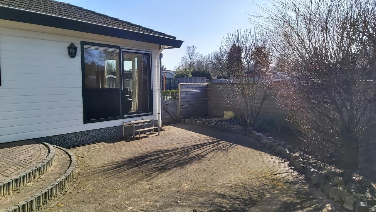 Ruim Familie Chalet Tot 4 Personen Op De Veluwe Bungalowpark De Kern Putten Eksteriør billede