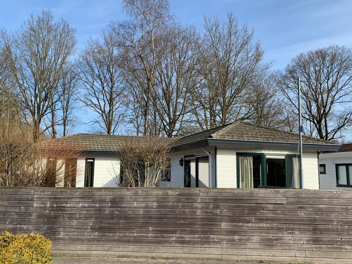 Ruim Familie Chalet Tot 4 Personen Op De Veluwe Bungalowpark De Kern Putten Eksteriør billede