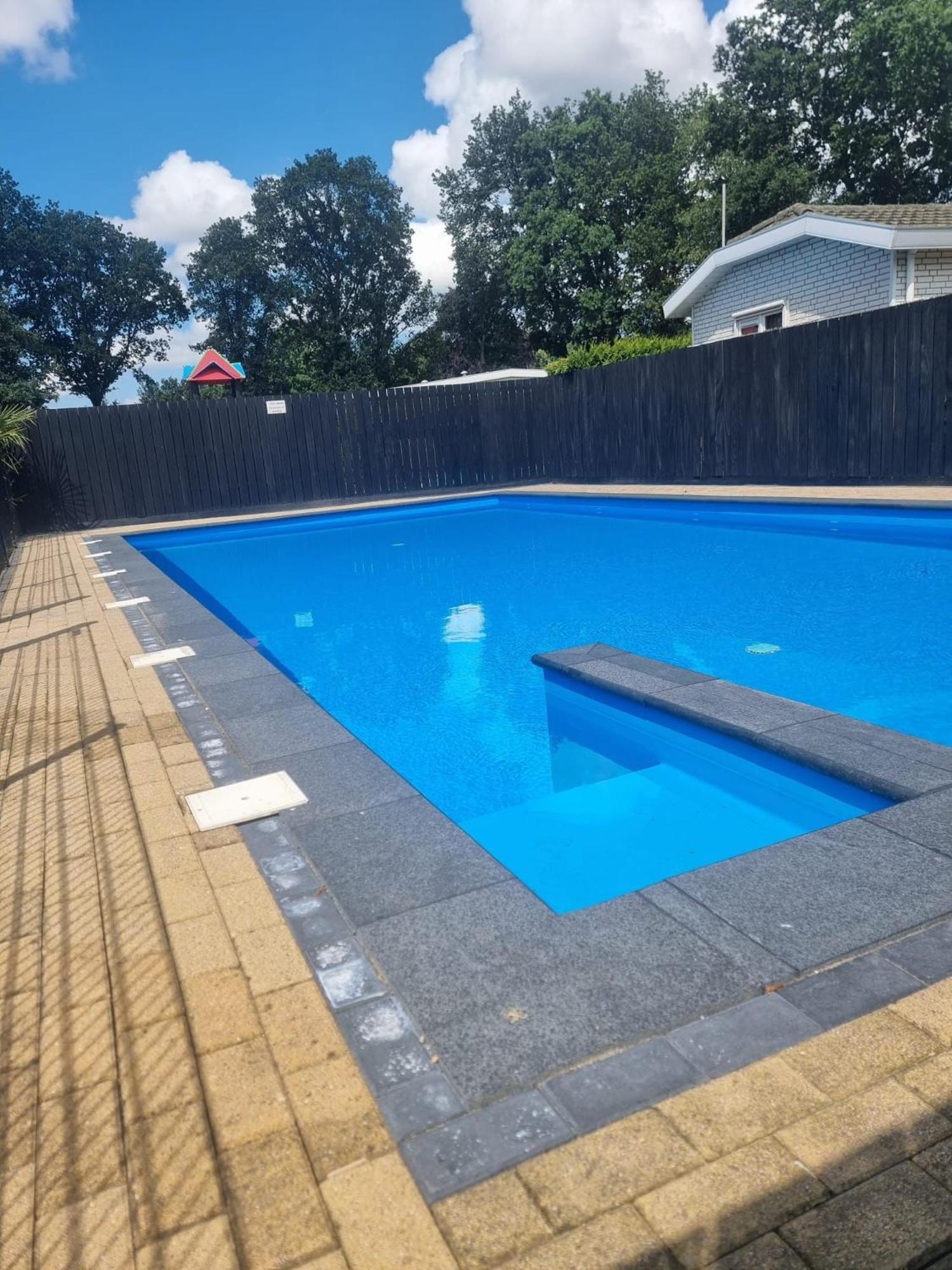 Ruim Familie Chalet Tot 4 Personen Op De Veluwe Bungalowpark De Kern Putten Eksteriør billede